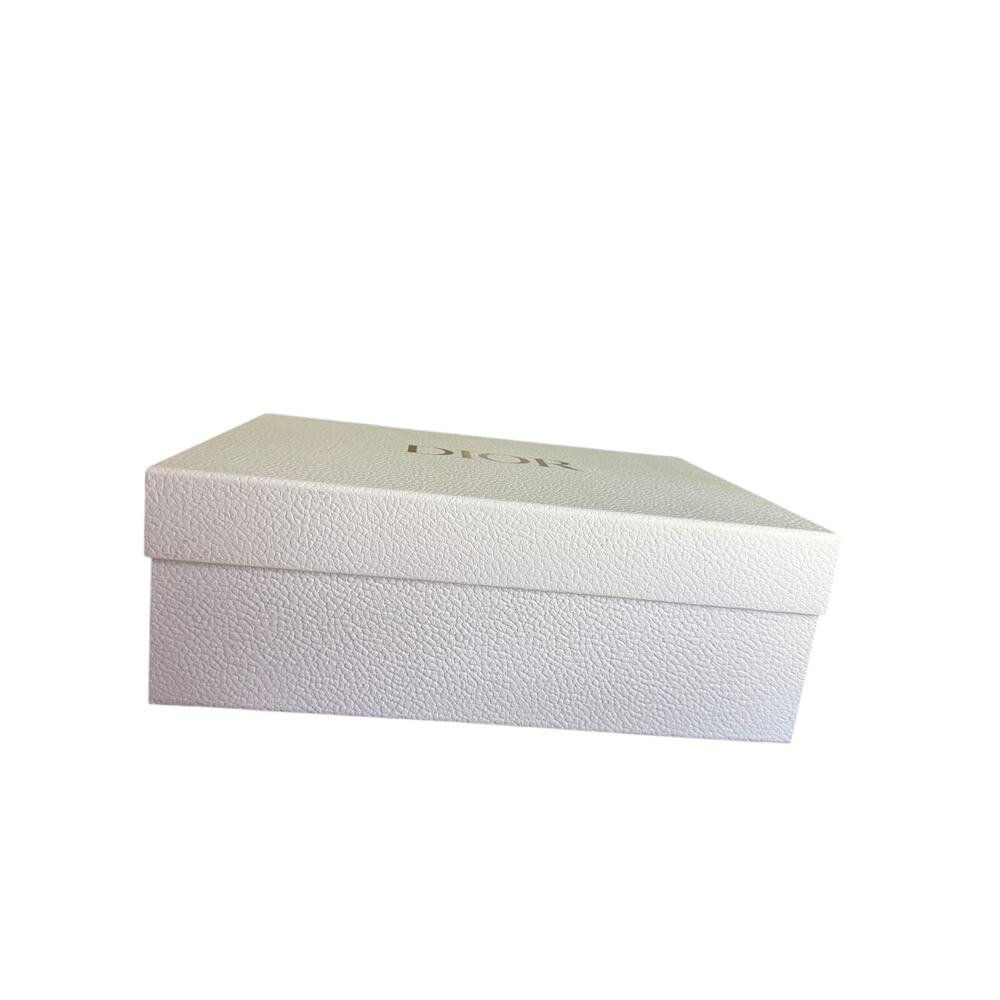 Authetic Dior White And Gold Gift Box With Branded Tissue And Stuffing - Picture 6 of 12